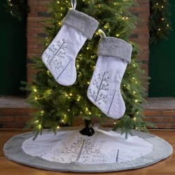 Glitzhome White and Gray Fleece Christmas Decoration Set - 48 in. Tree Skirt and 21 in. Stockings (Set of 3) thumbnail 7