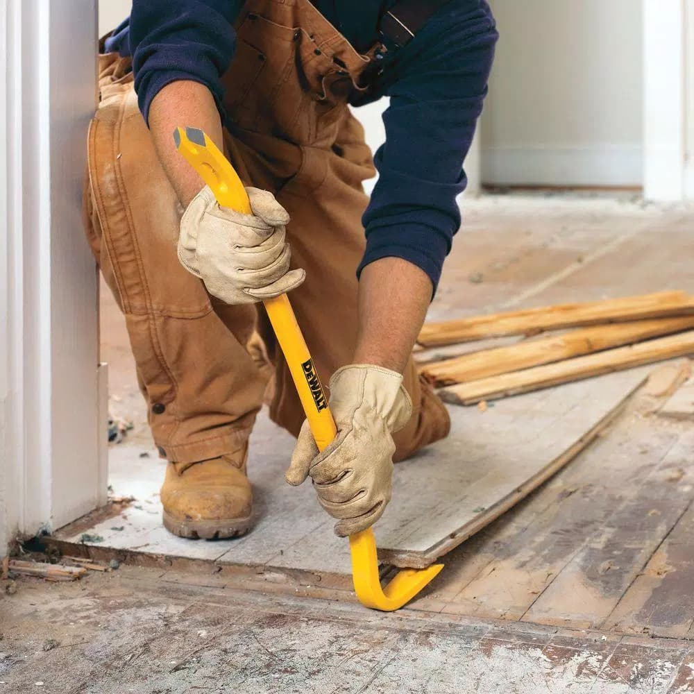 DEWALT 24 in. Wrecking Bar Pry Bar with Tri-Lobe Design