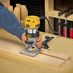 DEWALT DW6913 Universal Edge Guide with Dust Collection for Routers thumbnail 9