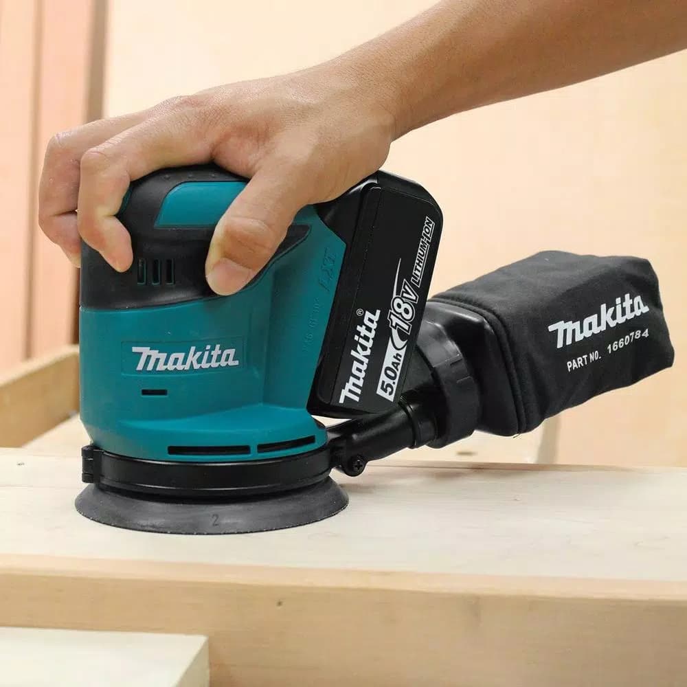 Makita 18V LXT Lithium-Ion 5 in. Random Orbit Sander Kit with 5.0Ah Battery and Charger