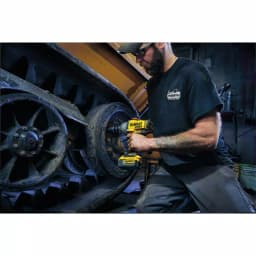 DEWALT 60V MAX FLEXVOLT Brushless 1-9/16 in. SDS MAX Rotary Hammer Kit with (2) 9.0 Ah Batteries & Impact Wrench thumbnail 4