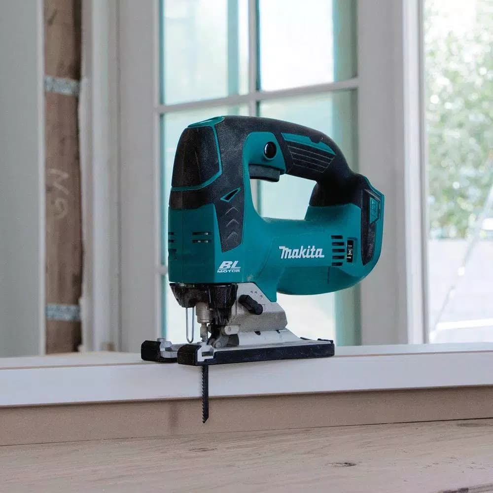 Makita 18V LXT Brushless Router, Jig Saw, and 2 Gal. Dust Extractor Combo Kit with 5.0 Ah Battery and Charger