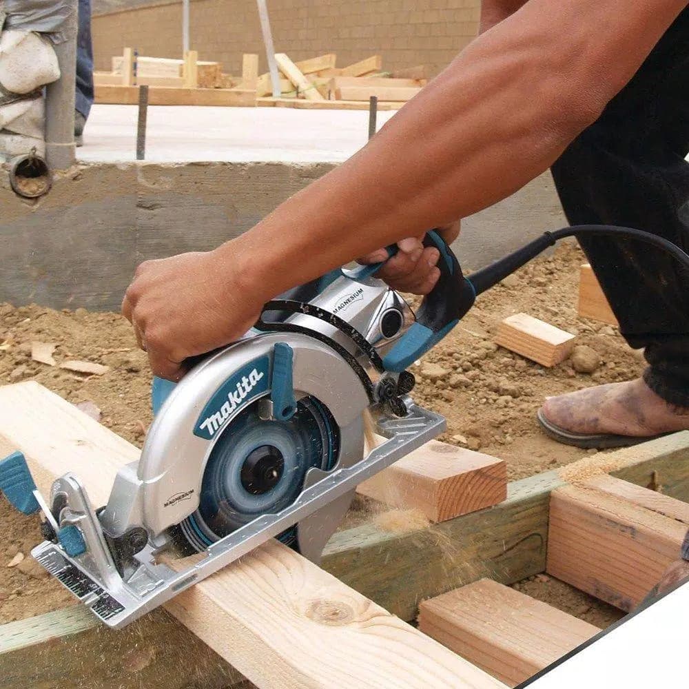 Makita 15 Amp 7-1/4 in. Corded Magnesium Hypoid Circular Saw with 24T Carbide Blade