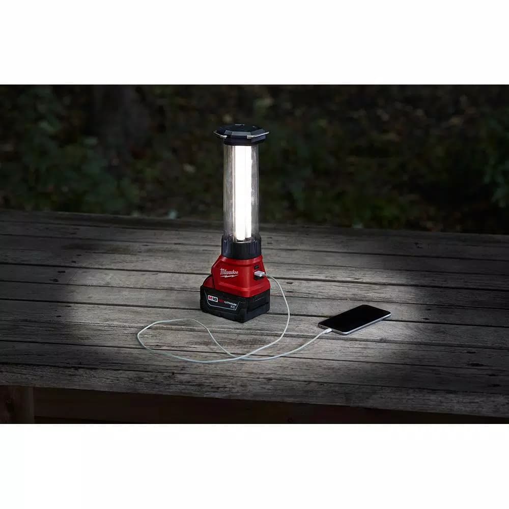 Milwaukee M18 18V Lithium-Ion 700-Lumen LED Lantern/Flood Light (Tool-Only)