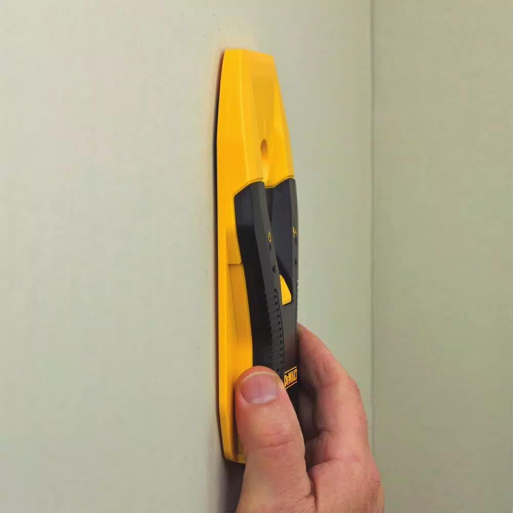 DEWALT Green Cross Line Laser Level with Center-Find Stud Finder Combo Kit