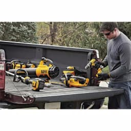 DEWALT 20V MAX Cordless Hedge Trimmer, 22 in. Blade, Includes 5.0 Ah Battery and Charger thumbnail 11
