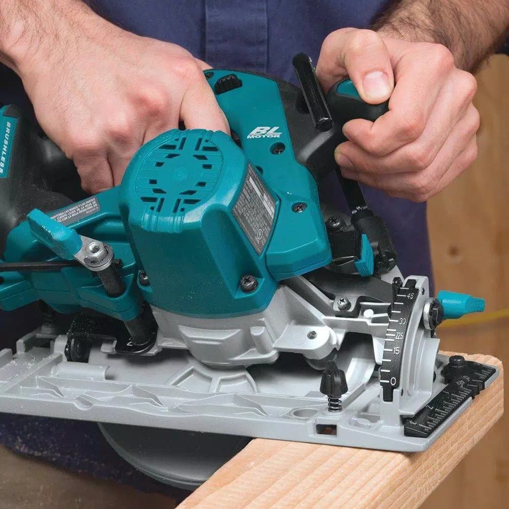 Makita 18V LXT Brushless 6-1/2 in. Cordless Circular Saw with Electric Brake (Tool Only)