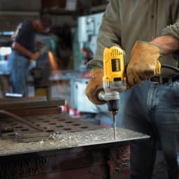 DEWALT DWD215G 1/2 in. 10 Amp Variable Speed Corded Drill with Keyless Chuck thumbnail 3