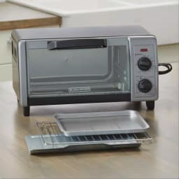 BLACK+DECKER 4-Slice Black Stainless Steel Toaster Oven with EvenToast Technology thumbnail 6
