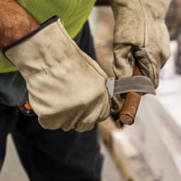 Klein Tools 2.5 in. Folding Cable Skinning Utility Knife with Replaceable Hawkbill Blade thumbnail 3