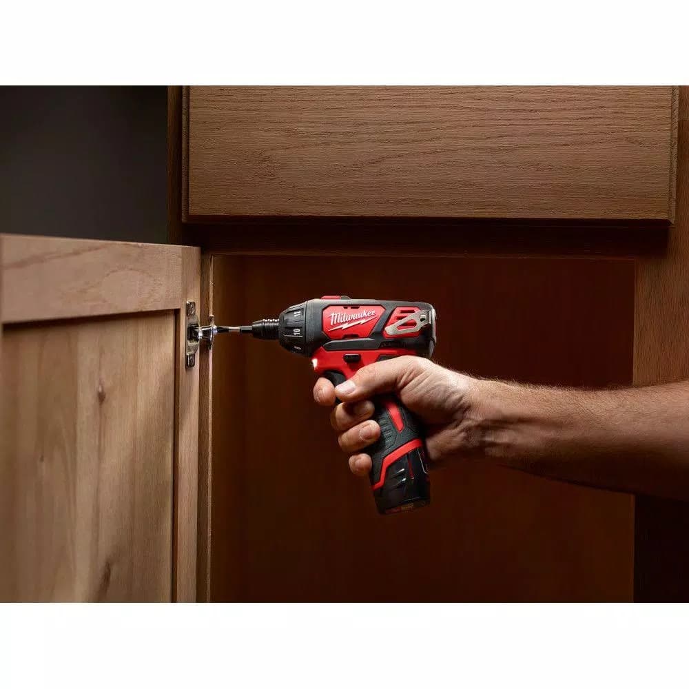 Milwaukee M12 12V Lithium-Ion Cordless 1/4 in. Hex Screwdriver Kit with Two 1.5 Ah Batteries, Charger and Bag