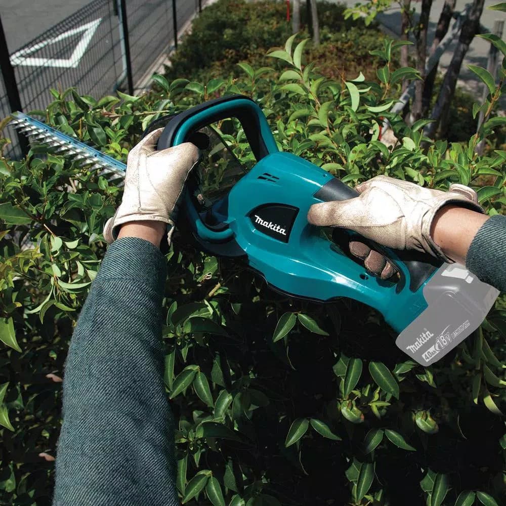 Makita 18V LXT Brushless String Trimmer Kit with 4.0Ah Battery, Charger & Bonus 22 in. Cordless Hedge Trimmer