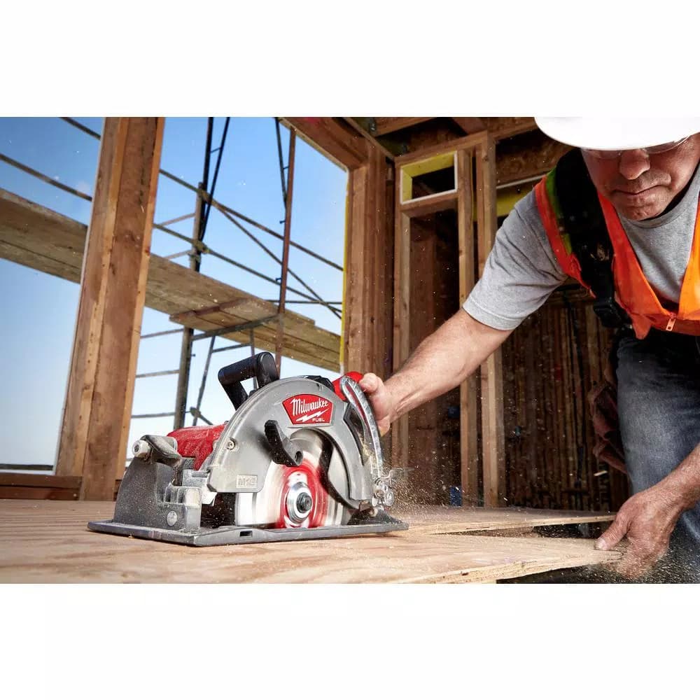 Milwaukee M18 FUEL 3-Tool Combo Kit: Hammer Drill, Impact Driver, and 7-1/4 in. Circular Saw