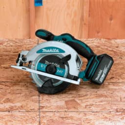 Makita 18V LXT Cordless 6-1/2 in. Circular Saw Kit with 2 5.0 Ah Batteries and Charger thumbnail 3