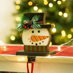 Glitzhome 6.5 in. Snowman Head Wooden and Metal Stocking Holder, Festive Holiday Decor thumbnail 5