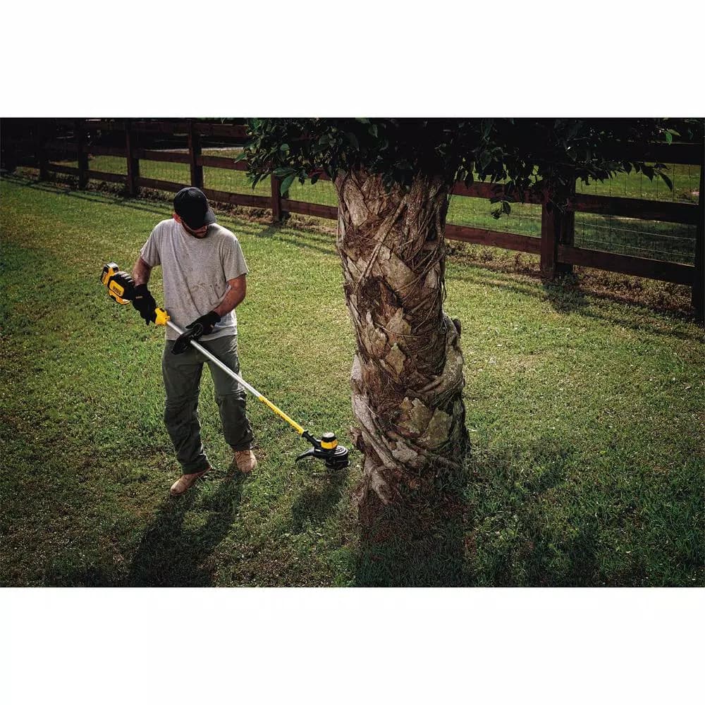 DEWALT 20V MAX Cordless String Trimmer and Blower Combo Kit with 4.0 Ah Battery and Charger
