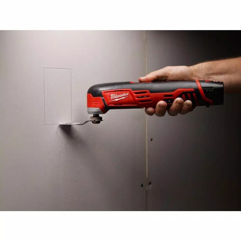 Milwaukee M12 12V Lithium-Ion Cordless Oscillating Multi-Tool Kit with (2) 1.5Ah Batteries, Charger & Bag