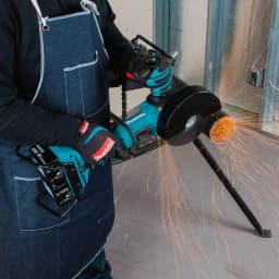 Makita 18V X2 LXT Brushless 7 in. Angle Grinder Kit w/ 5.0 Ah Batteries, Charger, Dust Shroud & Diamond Wheel thumbnail 11