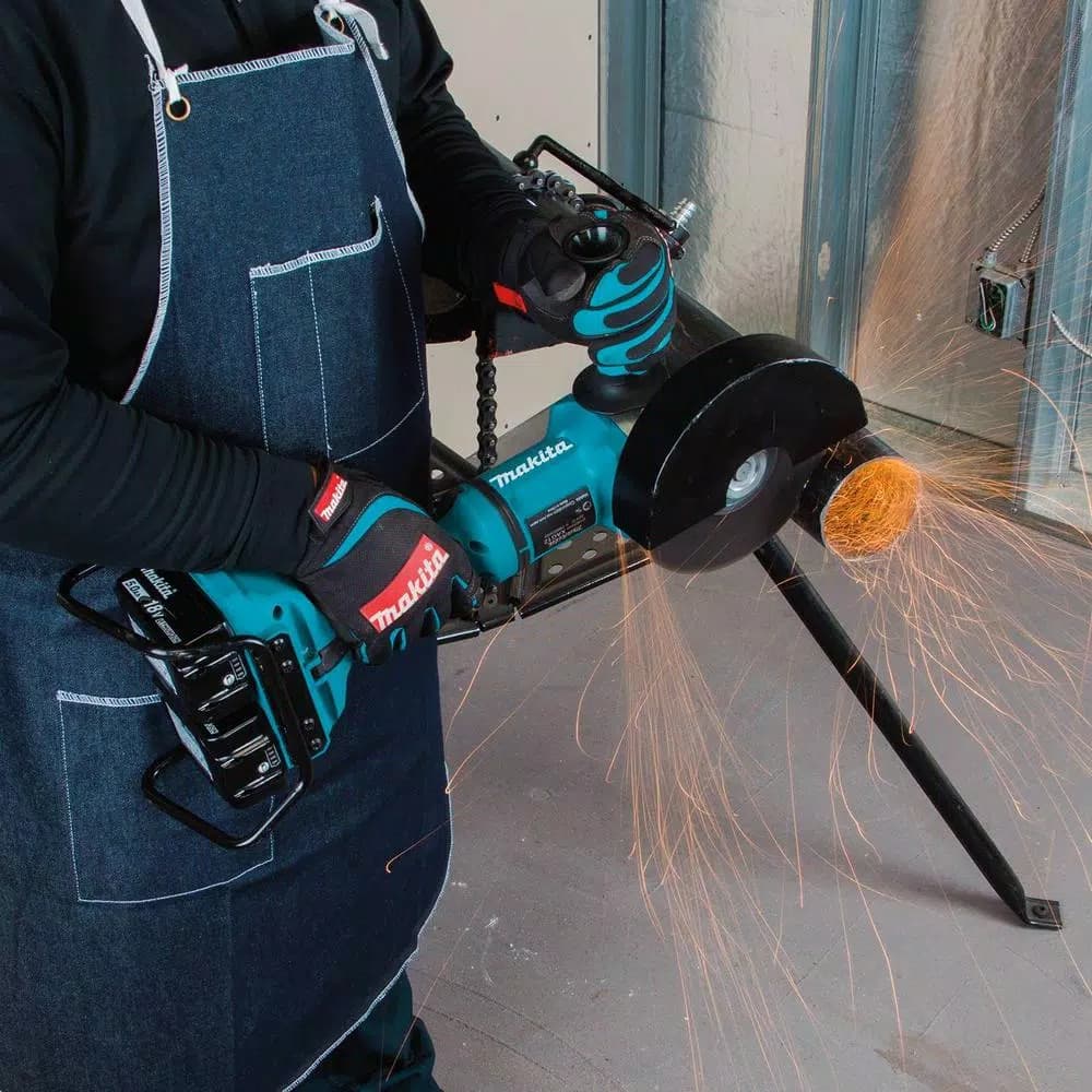 Makita 18V X2 LXT Brushless 7 in. Angle Grinder Kit w/ 5.0 Ah Batteries, Charger, Dust Shroud & Diamond Wheel