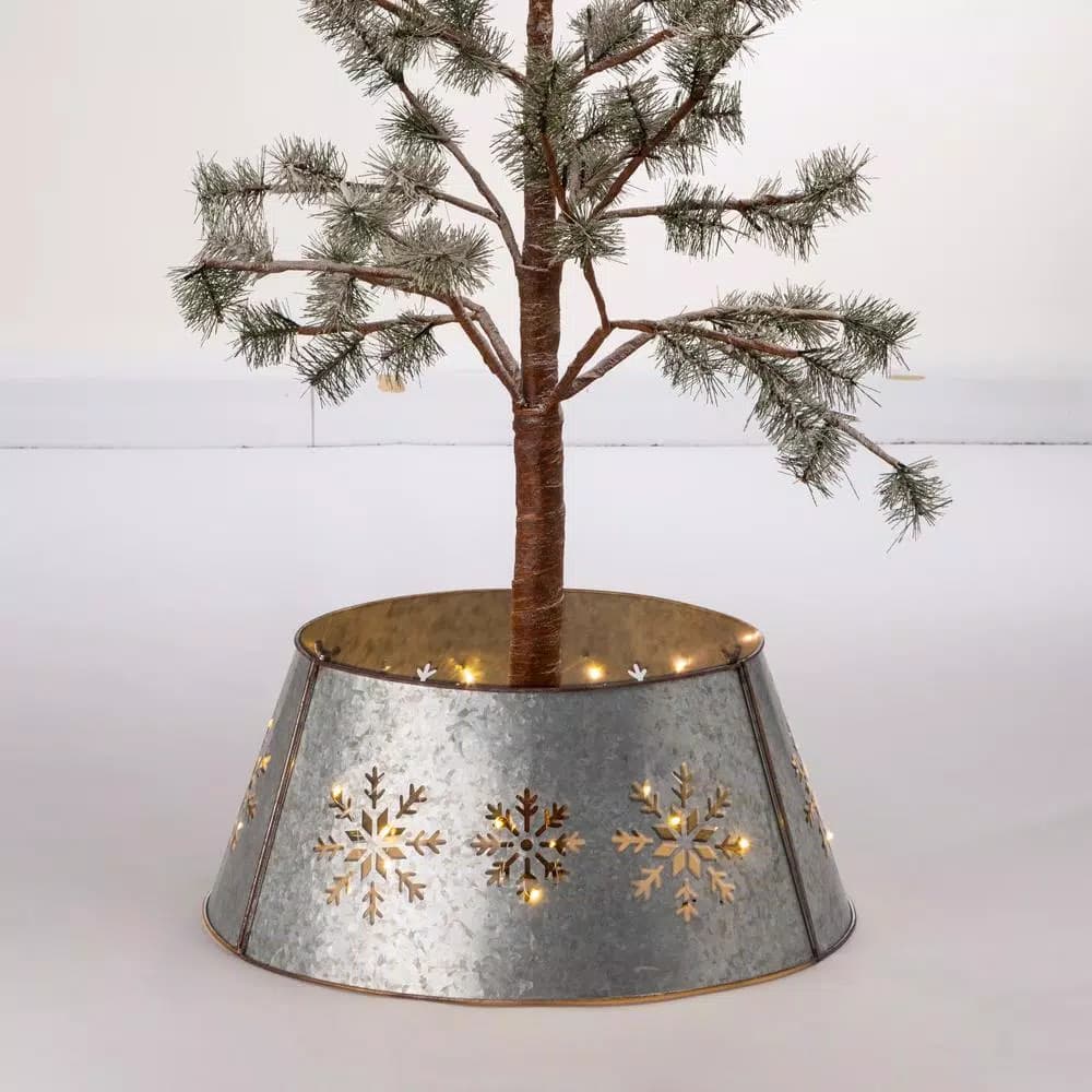 Glitzhome 21.65 in. Snowflake Diecut Metal Tree Collar with Light String