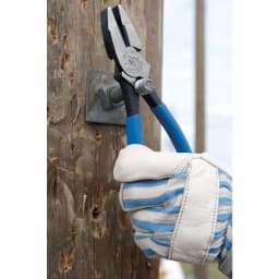 Klein Tools 9 in. 2000 Series High-Leverage Lineman's Side Cutting Pliers thumbnail 3