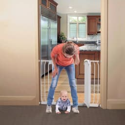 Dreambaby Chelsea Extra Wide Auto-Close Security Gate with Extensions, White thumbnail 3