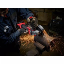 Milwaukee M18 FUEL 4-1/2 in. / 5 in. Braking Cordless Angle Grinder Kit with Two 5.0 Ah Batteries & Charger thumbnail 5