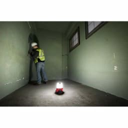 Milwaukee M18 RADIUS Compact Site Light with Flood Mode, 2200 Lumens (Tool-Only) thumbnail 8