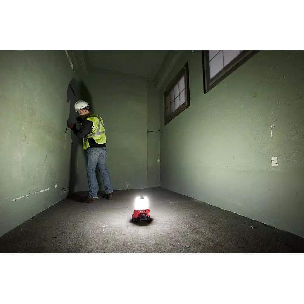 Milwaukee M18 RADIUS Compact Site Light with Flood Mode, 2200 Lumens (Tool-Only)