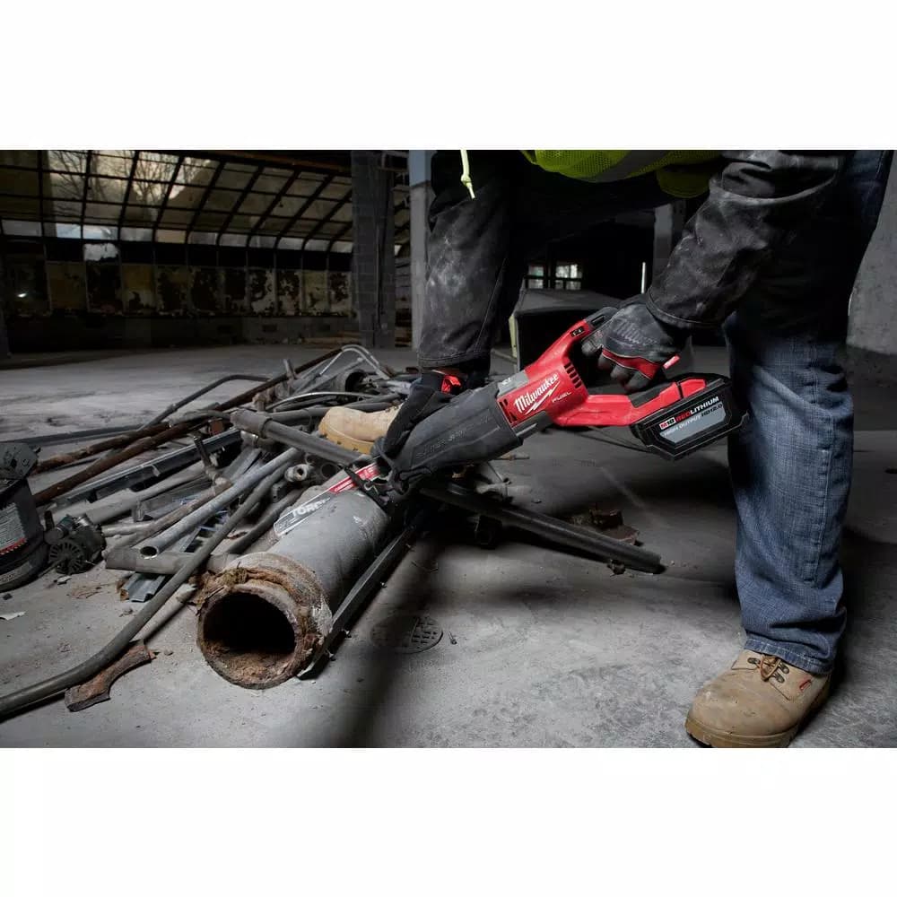 Milwaukee M18 FUEL SUPER SAWZALL Orbital Reciprocating Saw Kit with 12.0 Ah Battery