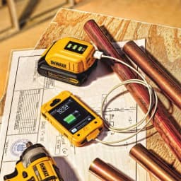 DEWALT DCB090 12V/20V Max USB Power Source thumbnail 5