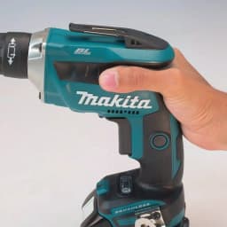 Makita 18V LXT Brushless Drywall Combo Kit: Screwdriver, Sander, 2 Gal. Vacuum & 5.0 Ah Battery/Charger Starter Pack thumbnail 5