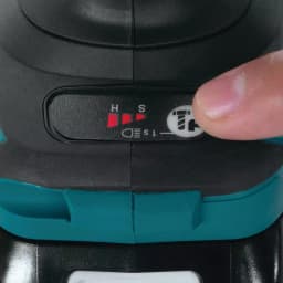 Makita 18V LXT Brushless 3/4 in. Square Drive High Torque Impact Wrench Kit with (2) 5.0Ah Batteries & Bag thumbnail 9