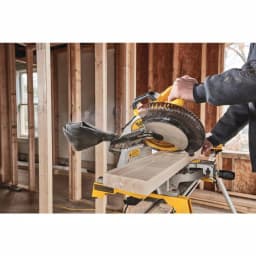 DEWALT DWS713 10 in. 15 Amp Corded Single Bevel Compound Miter Saw thumbnail 4