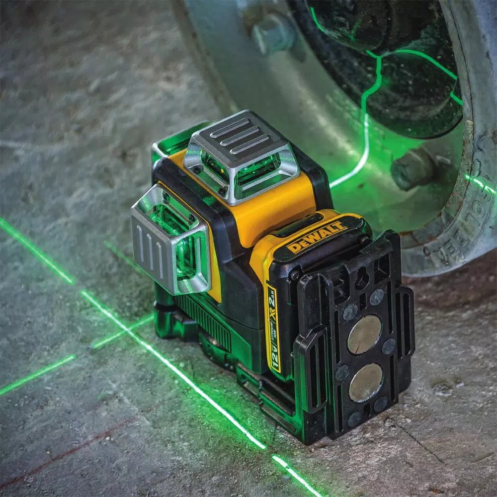 DEWALT 12V MAX Lithium-Ion 3-Beam 360-Degree Green Laser Level Kit with TOUGHSYSTEM 22 in. Tool Box