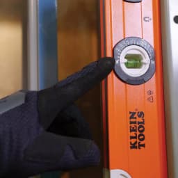 Klein Tools 24 in. Magnetic Bubble Level with V-Groove and High-Visibility Orange Body thumbnail 4