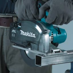 Makita 18V LXT Brushless 5-7/8" Metal Cutting Saw Kit with 5.0Ah Battery & Charger thumbnail 4
