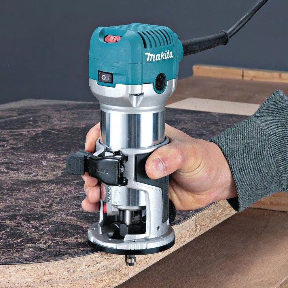 Makita 6.5 Amp 1-1/4 HP Corded Variable Speed Compact Router Kit with 3 Bases