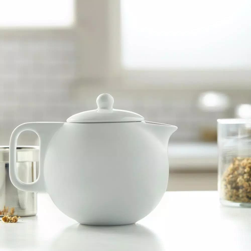 VIVA Scandinavia Jaimi 4.5-Cup Porcelain Teapot with Stainless Steel Filter, White