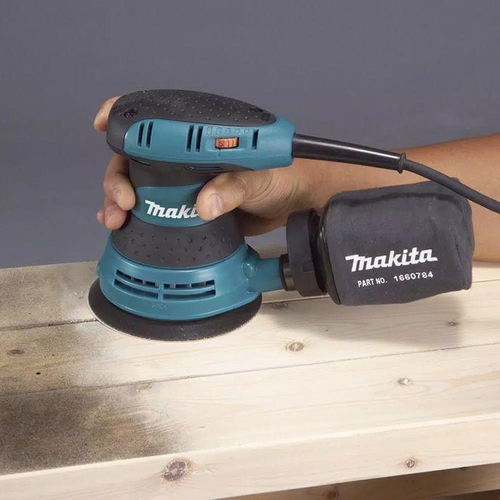 Makita BO5031K 5 in. Corded Random Orbital Sander with Variable Speed and Tool Case