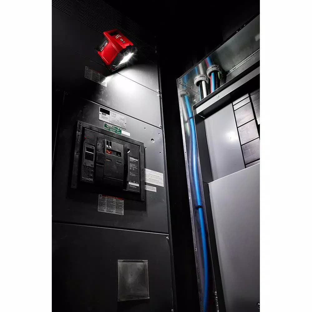 Milwaukee M18 18V Cordless Rover LED Mounting Flood Light, 1500 Lumens (Tool-Only)