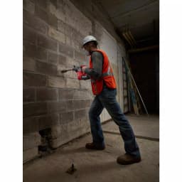 Milwaukee M18 FUEL 1 in. SDS-Plus Rotary Hammer Kit with (2) 9.0 Ah Batteries and Rapid Charger thumbnail 5
