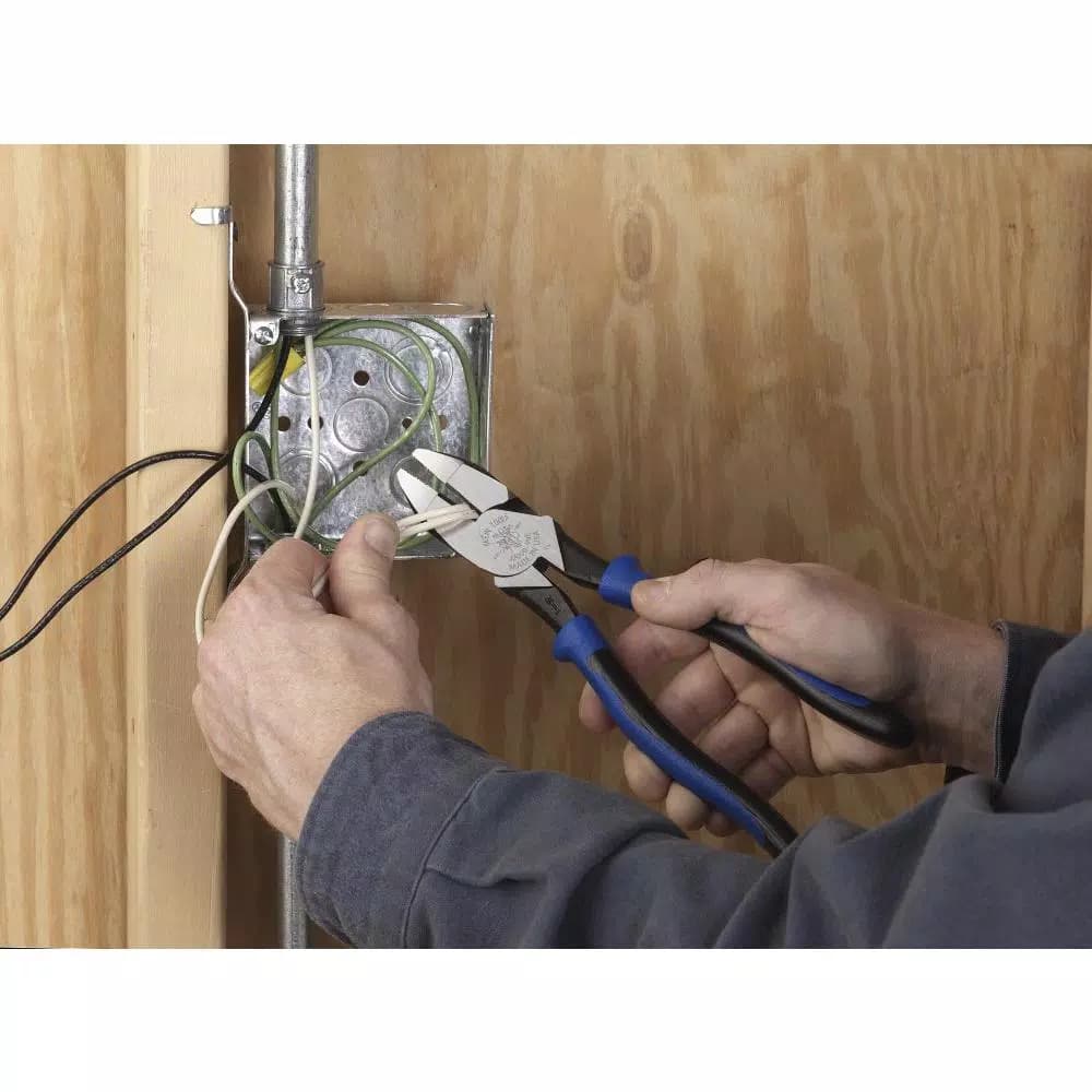Klein Tools 9 in. Journeyman High Leverage Side Cutting Pliers