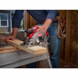 Milwaukee M18 FUEL 6-1/2 in. Brushless Cordless Circular Saw Kit with (2) 5.0 Ah Batteries & Charger thumbnail 6