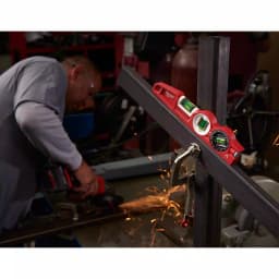 Milwaukee 10 in. 360° Locking Die Cast Torpedo Level with Magnified Vials thumbnail 5