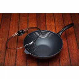 Swiss Diamond 11.8 in. Nonstick Induction Wok Set with Lid and Tempura Rack thumbnail 3