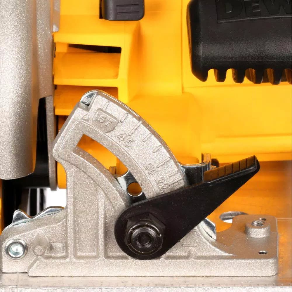 DEWALT 15 Amp 7-1/4 in. Lightweight Corded Circular Saw