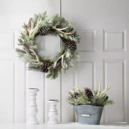 Glitzhome 24 in. Flocked Pinecone and Antler Artificial Christmas Wreath thumbnail 6