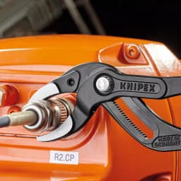 KNIPEX Pipe Gripping Pliers with Serrated Jaws and 25 Adjustment Positions thumbnail 2