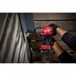 Milwaukee M18 FUEL ONE-KEY 3/4 in. High Torque Impact Wrench Kit with (2) 5.0 Ah Batteries thumbnail 9